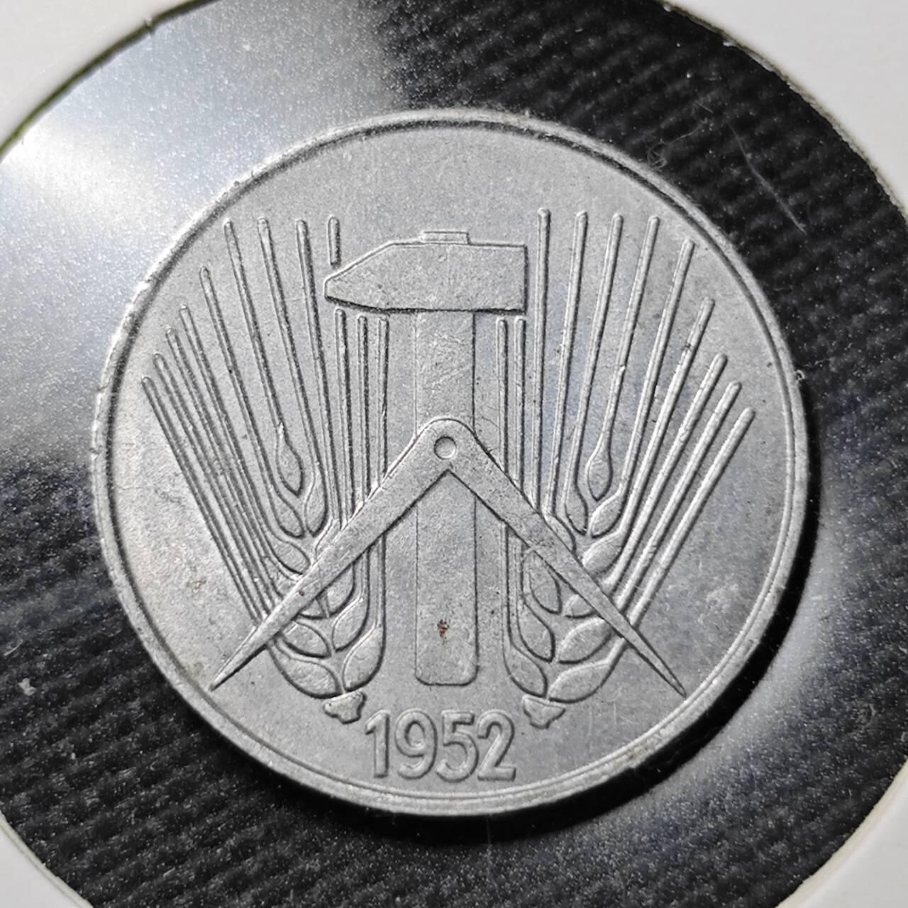 KK钱币收藏小铺  第362场  2月预留时间 周末发货  1952东德5芬尼 品不错