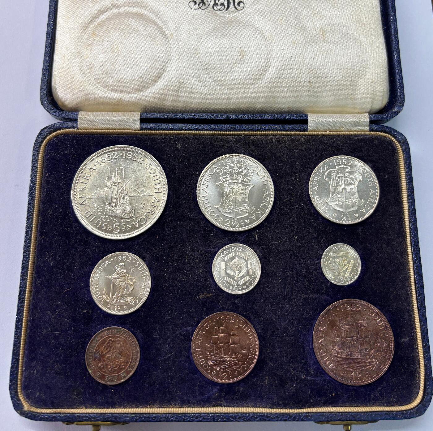 【雨安】【世界币章112-113期】周五/周六 两场连拍 2025-10-31 周五 19:30 保真 8秒倒数自动落锤 高效拍卖  [现代套币] South Africa 南非套币 1952年