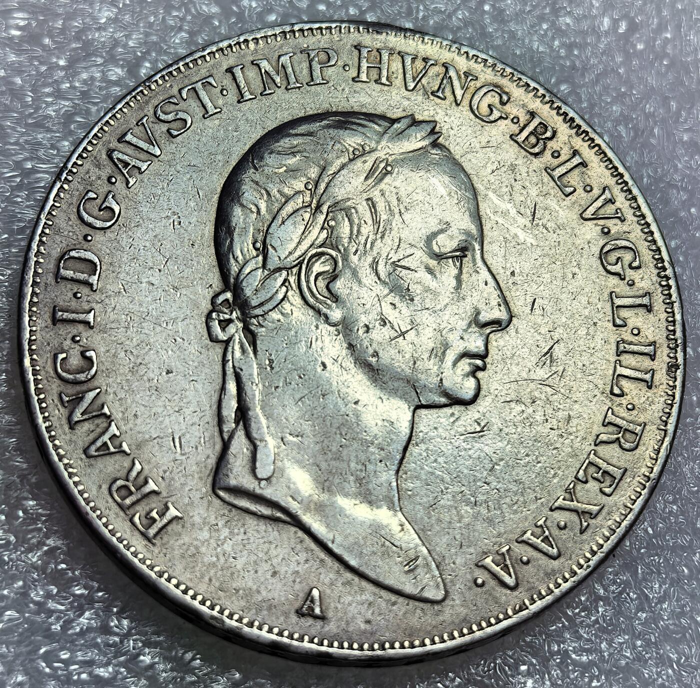 埃及、德属东非、匈牙利、葡萄牙、沙俄古银币古铜币，周五晚上九点倒数截拍，满百包邮，可寄存半年，喜欢朋友微信扫描二维码可直接参拍 少见版本好品相匈牙利1830年1泰勒大银币，km417.1