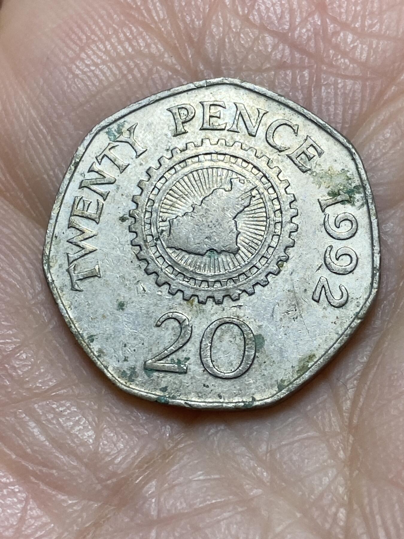 2025年第一百二十场(总第一百四十六场）外国好品散币(免佣金) 英属根西岛🇬🇬1992年20便士(伊丽莎白二世中年高冠)