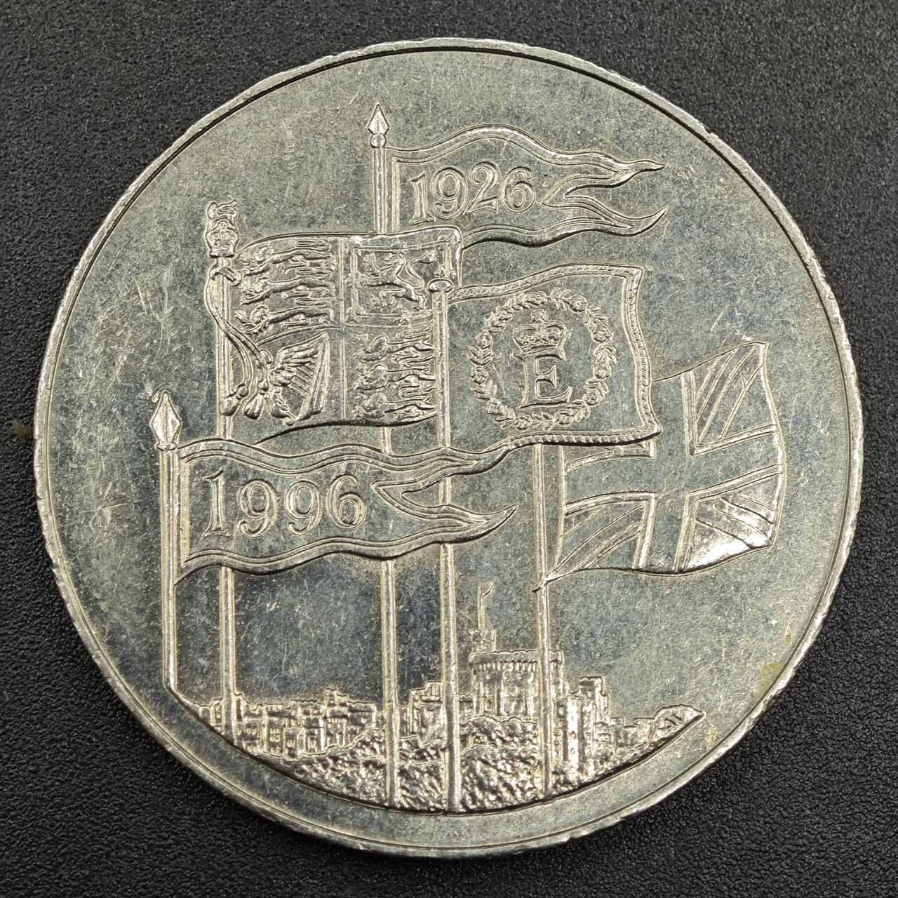 【淘币小摊】实时拍第七百八十一拍   散币场   满百包邮可预留二周 每周一统一发货   英国1996年女王70周岁5镑纪念币