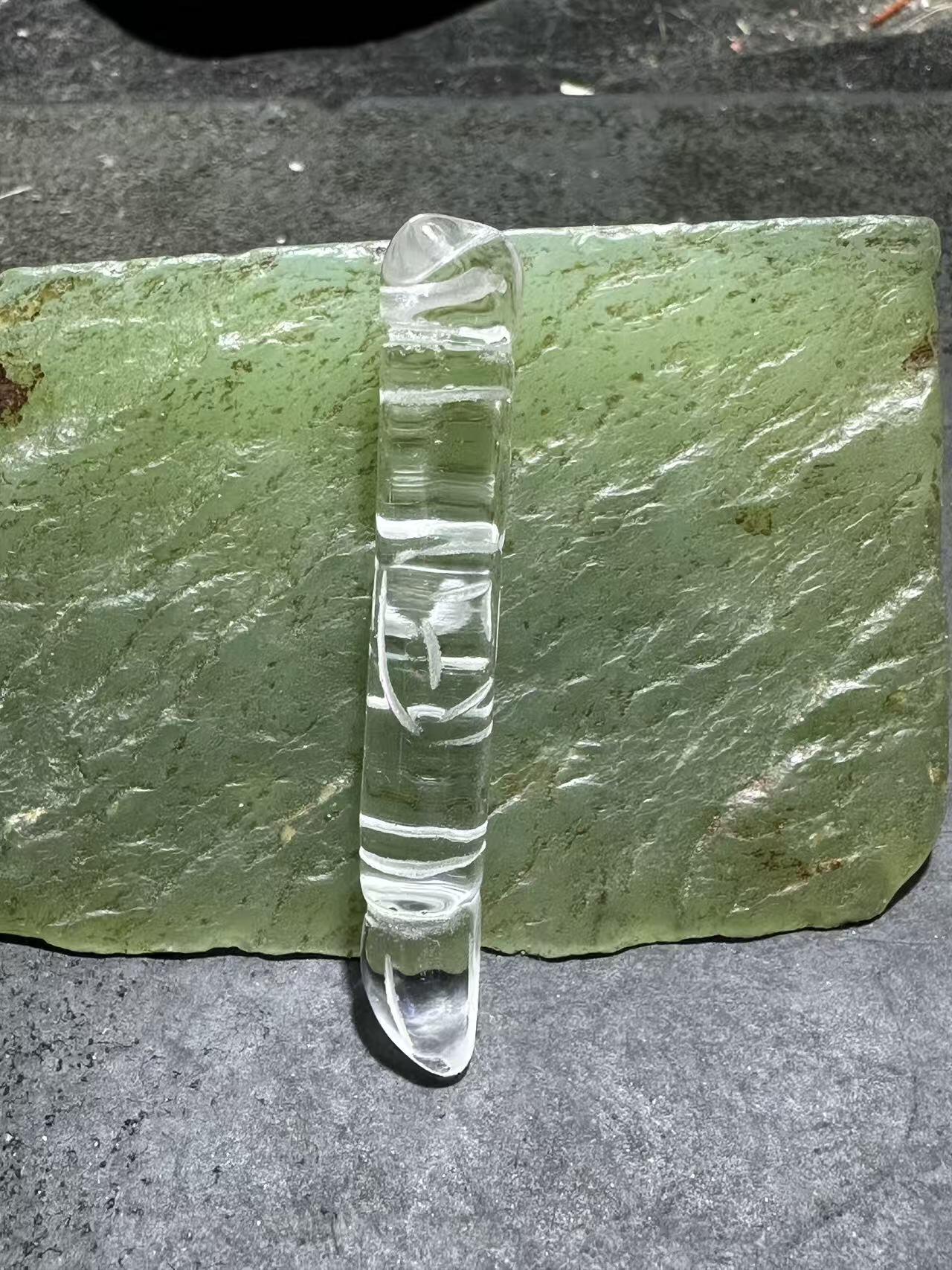 精美白水晶雕刻文昌笔一支！。