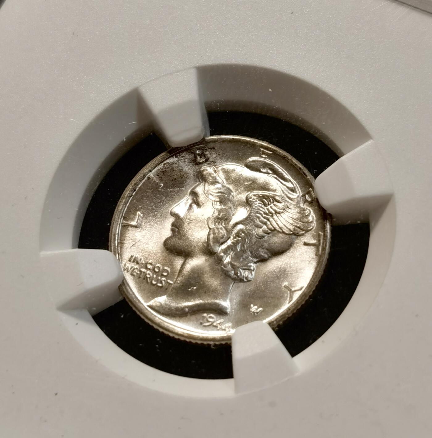 甄臻铺-世界币章拍卖（第37期），送拍享返佣金等优惠多多 NGC-MS66FB 1944年D版小飞侠，高分，FB后缀少见