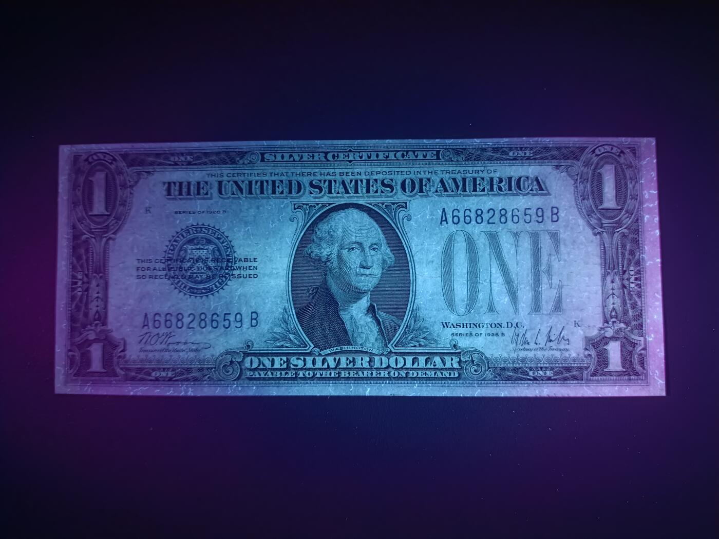 2025十一月第一期，总199期 美国1928B年版银币券1元流通好品XF长号无47，背面因为其扭曲的字体俗称“滑稽1元”