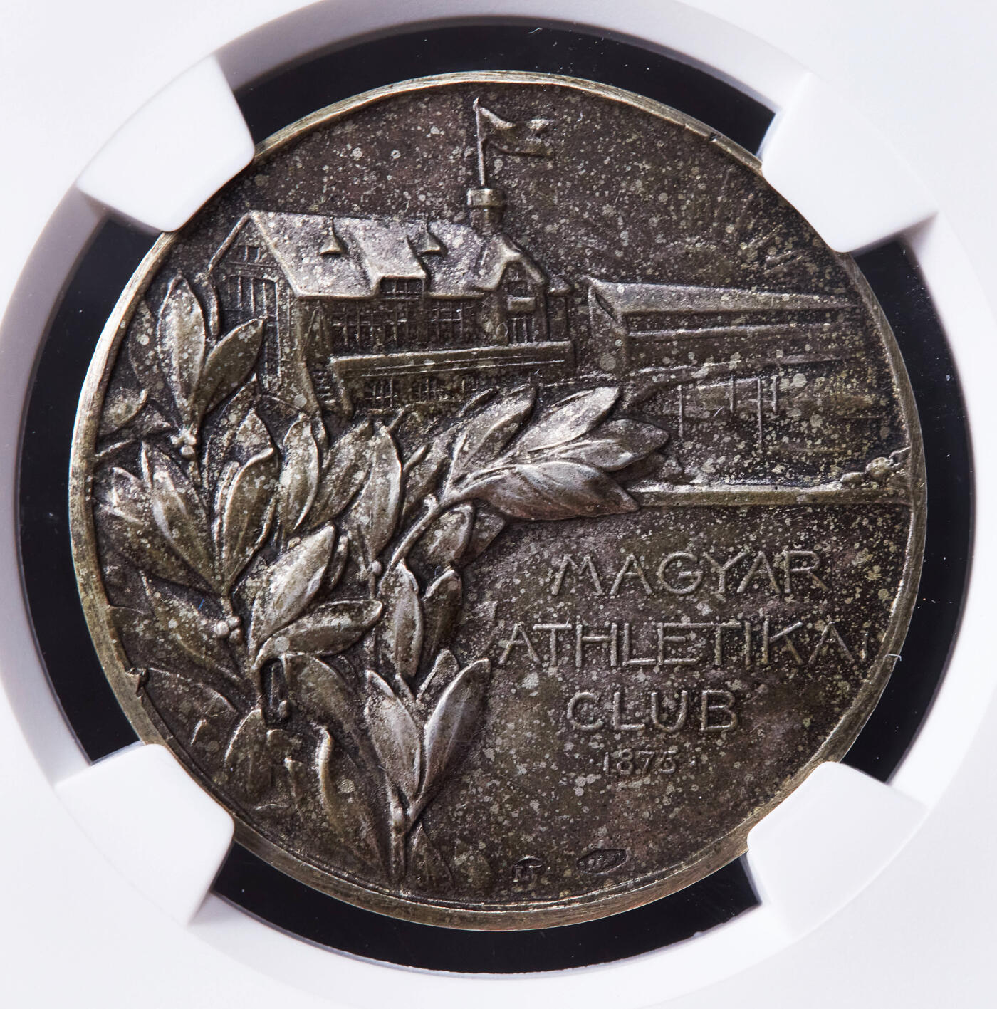 【俄甄集藏】2025年(044)11-12星期三晚 19:30 全场包邮 匈牙利1929年布达佩斯匈牙利人竞技足球俱乐部银质奖章，NGC MS MS62，酱彩老包浆，高浮雕，少见品种