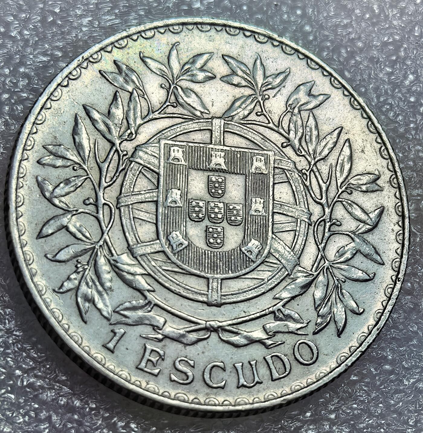 埃及、德属东非、匈牙利、葡萄牙、沙俄古银币古铜币，周五晚上九点倒数截拍，满百包邮，可寄存半年，喜欢朋友微信扫描二维码可直接参拍 AU好品葡萄牙1915年1埃斯库多大银币,km564