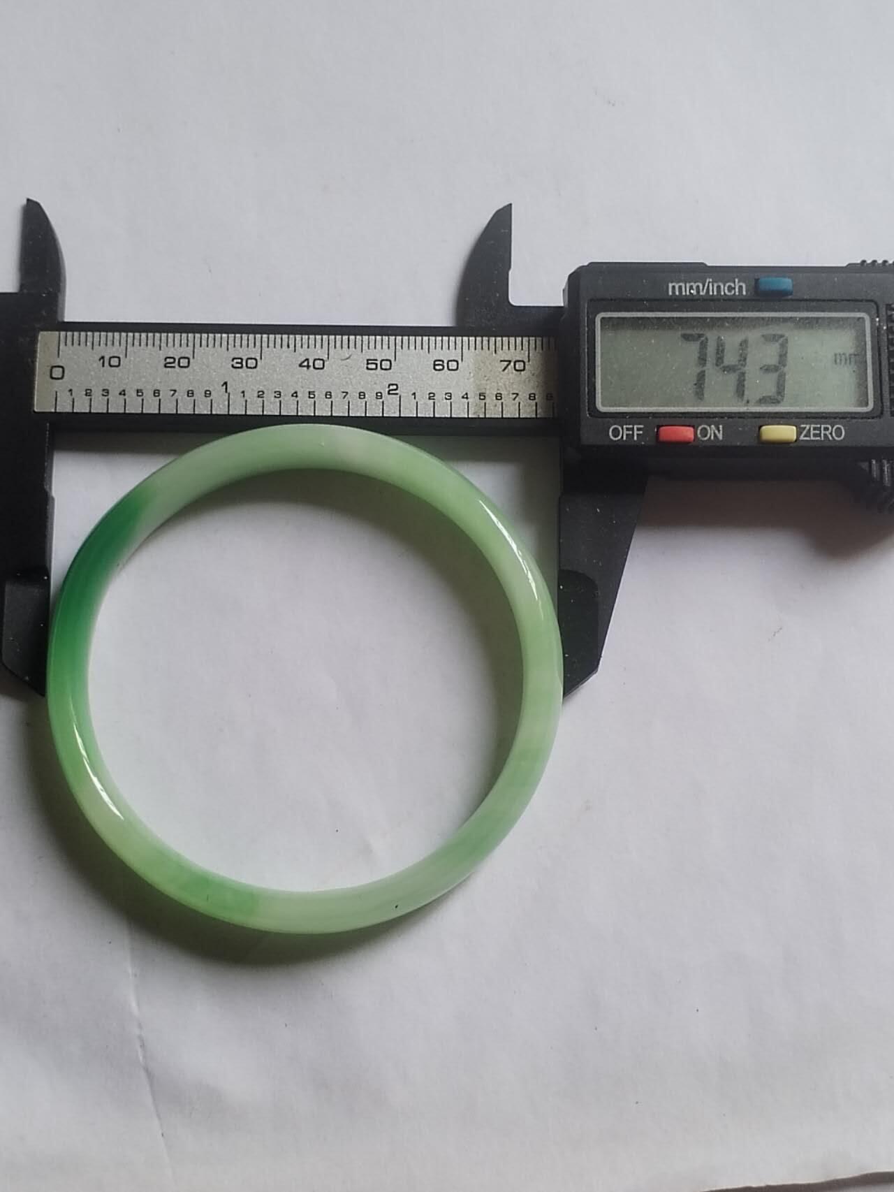 玉石 手镯 手串 手链 翡翠飘花手镯。