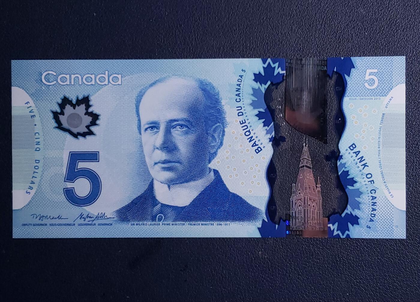 中外各国钞、纪念钞、券专场（第三十二场） 2013～2022年加拿大威尔弗里德.劳瑞尔爵士5元.塑料钞 全新