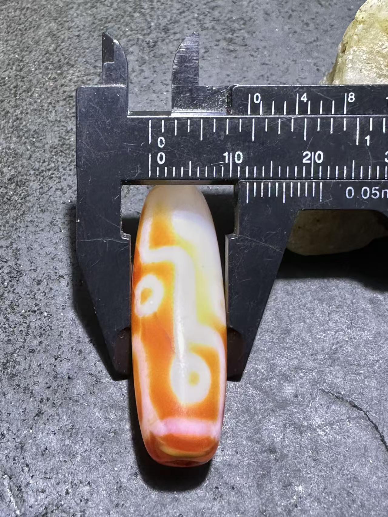 仅此一颗，藏传红九眼随形天珠一颗，