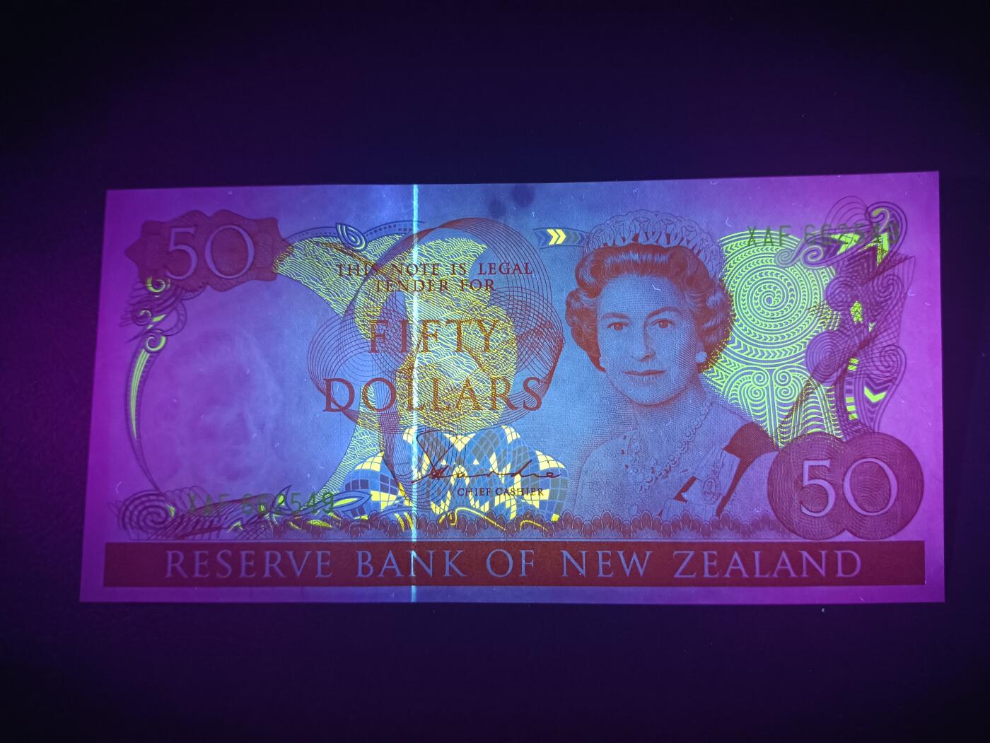 2025十一月第一期，总199期 新西兰1985年50元UNC-，中年女王和夜枭，少见中高面值品种