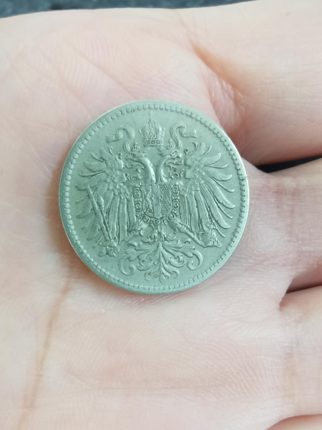 奥地利10赫勒铜镍锌币，1915年，双头鹰图案，铜镍锌材质，重3.0克，直径19.0毫米