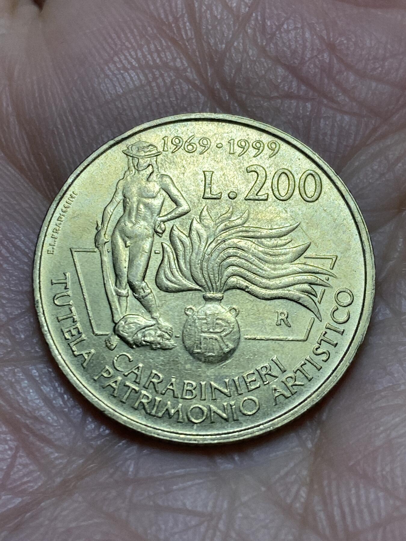 2025年第一百二十场(总第一百四十六场）外国好品散币(免佣金) 少见品种–意大利🇮🇹1999年200里拉(意大利宪兵保护艺术遗产部门成立30周年纪念币)