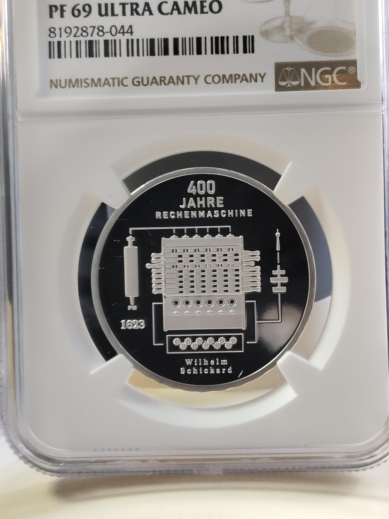 第180期拍卖【长期征集拍品】【北京币展专场】 德国2023年席卡德机械式计算器发明400周年精制纪念银币NGC-PF69,925银，18克