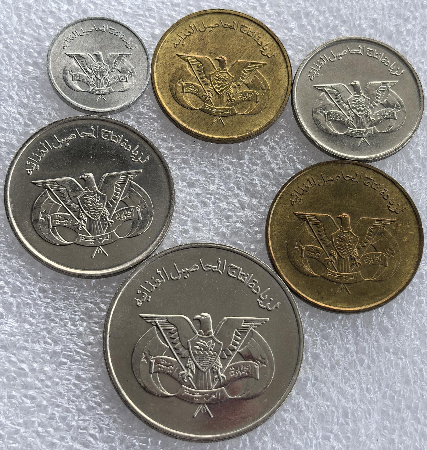 埃及、德属东非、匈牙利、葡萄牙、沙俄古银币古铜币，周五晚上九点倒数截拍，满百包邮，可寄存半年，喜欢朋友微信扫描二维码可直接参拍 全新阿拉伯也门共和国1974年-1978年粮农币6枚套发行7050套
