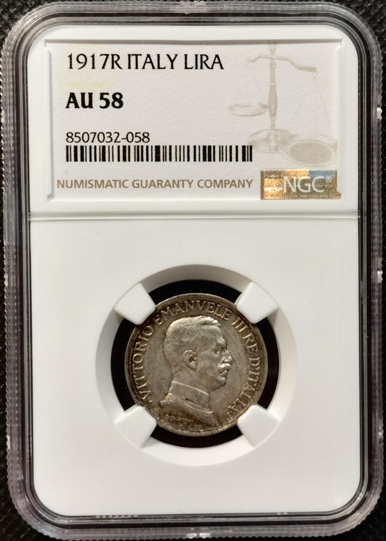 甄臻铺-世界币章拍卖（第37期），送拍享返佣金等优惠多多 NGC-AU58 意大利 1917年R 伊曼纽尔二世 四驾马车1里拉 背面彩虹包浆