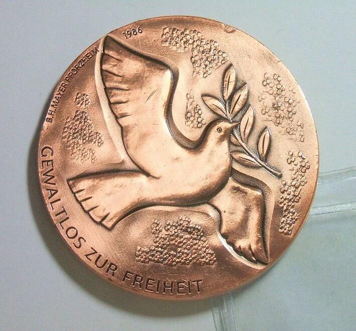 法国1986年 世界伟人圣雄甘地 高浮雕精制大铜章 50MM  法国雕刻师 B.H.MAYER 为联合国设计发行