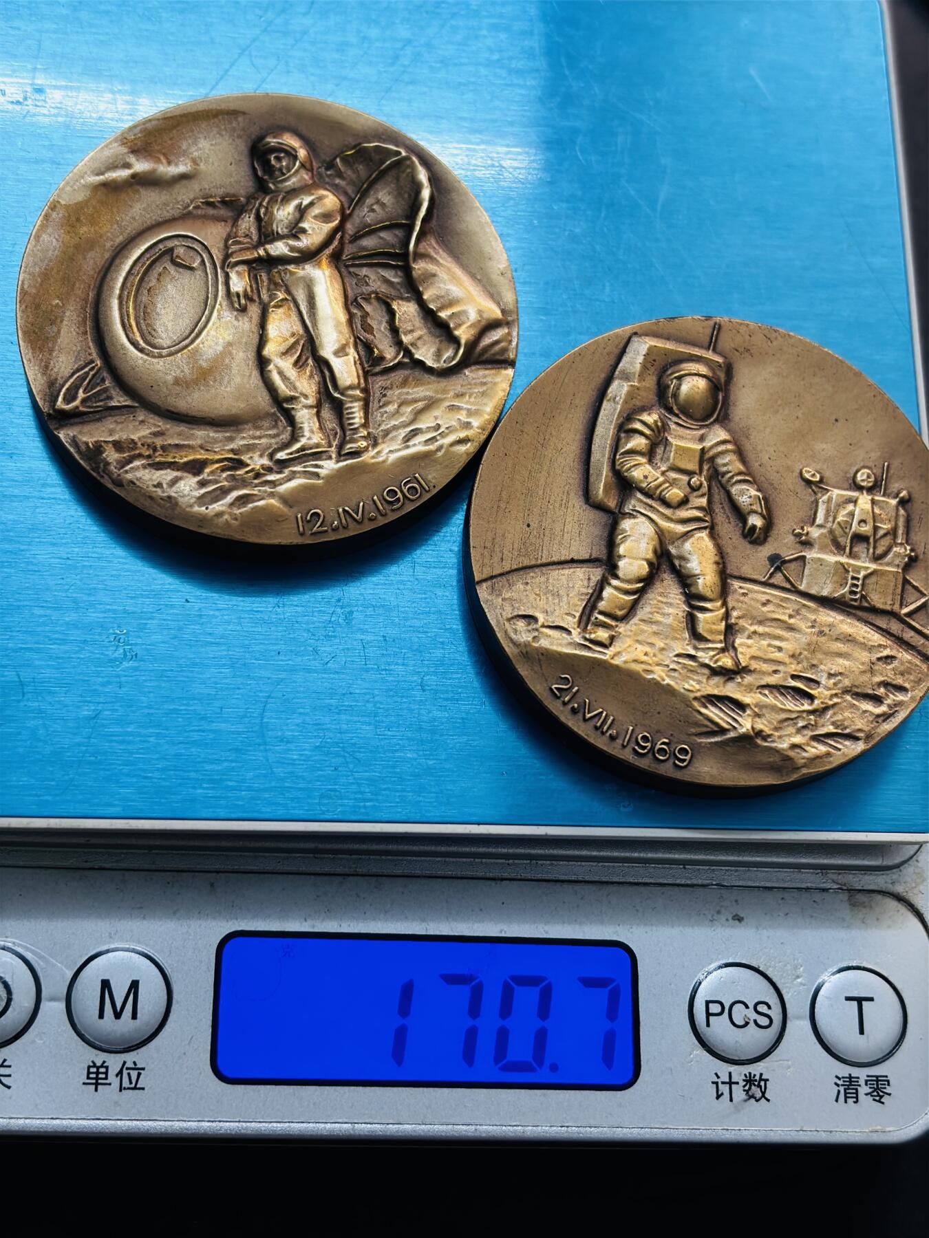 文馨钱币收藏第 278 场，银元，纸币，铜章场 长期接收代拍品 全新俄罗斯铜纪念章，阿姆斯特朗和加加林一对
