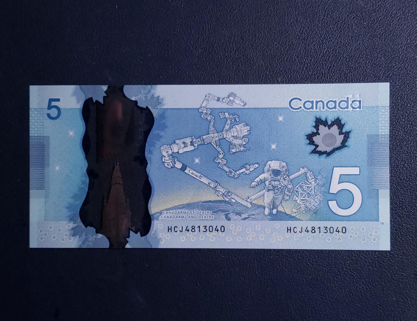 中外各国钞、纪念钞、券专场（第三十二场） 2013～2022年加拿大威尔弗里德.劳瑞尔爵士5元.塑料钞 全新