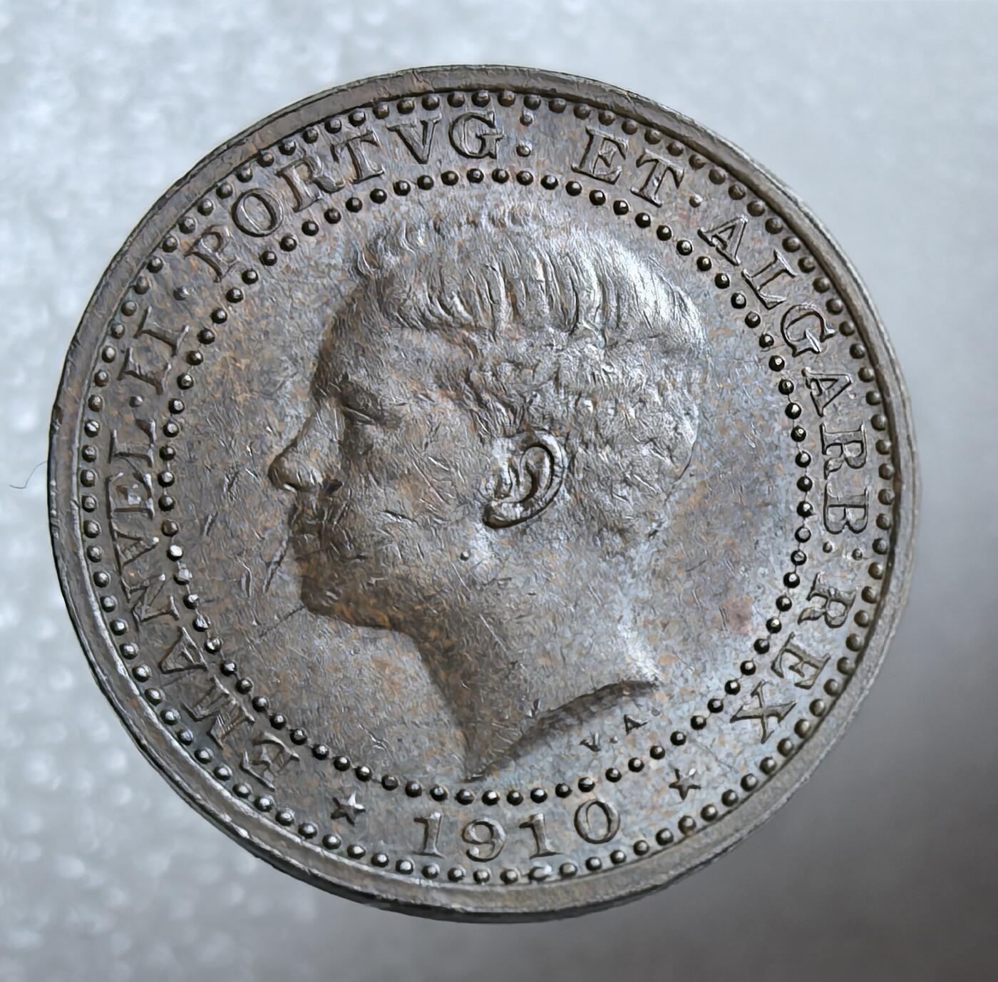 埃及、德属东非、匈牙利、葡萄牙、沙俄古银币古铜币，周五晚上九点倒数截拍，满百包邮，可寄存半年，喜欢朋友微信扫描二维码可直接参拍 UNC品相葡萄牙1910年5瑞斯，km555