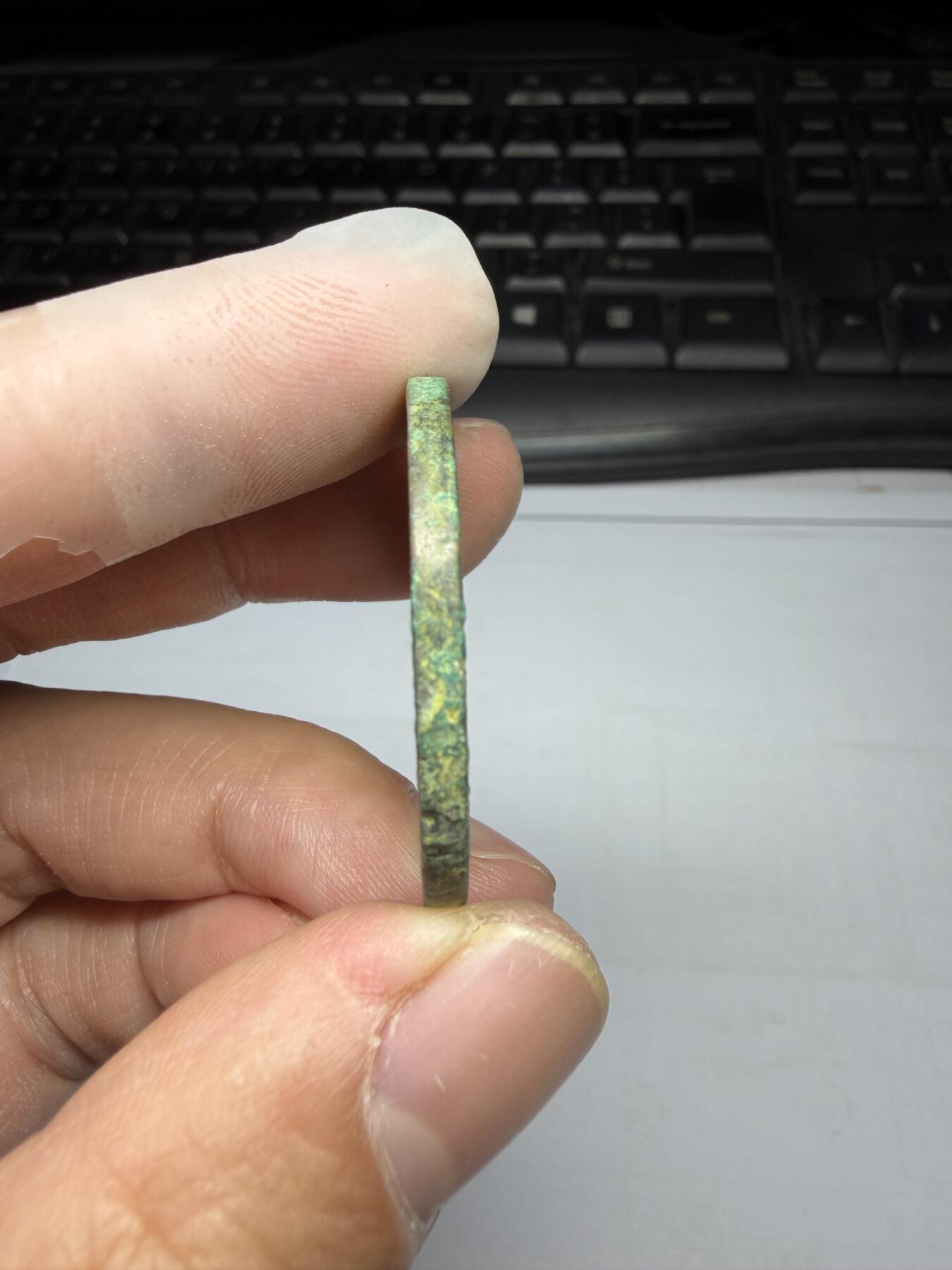 2025年集古藏今外币拍卖第十期-第1场—（总第281拍），本期古钱币全场包真，拍卖名称未备注的均无补裂翘等缺陷，可以寄存60天，满160元包邮。 崇宁通宝，穿口有铸缺，尺寸34.3*2.77