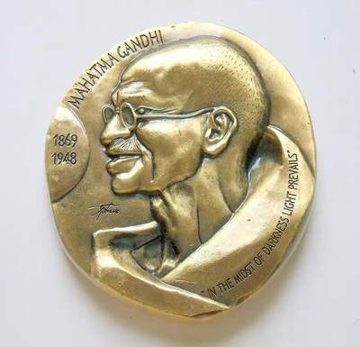 【艺术】法国艺术大章 世界伟人圣雄甘地 高浮雕精制椭圆型超大铜章 56×60MM厚8MM 120克 - 【艺术】法国艺术大章 世界伟人圣雄甘地 高浮雕精制椭圆型超大铜章 56×60MM厚8MM 120克