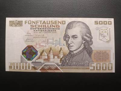 2025十一月第一期，总199期 - 奥地利1988版5000先令UNC-，作为经典的奥地利加入欧元区前倒数第二版本的最大面值被众多藏家关注，正面是著名音乐家莫扎特，而背面是奥地利国家歌剧院和经典的吹笛雕塑，整张钞票不仅是以艺术气息而出名，也因为其巨大的面值价值而被人追捧