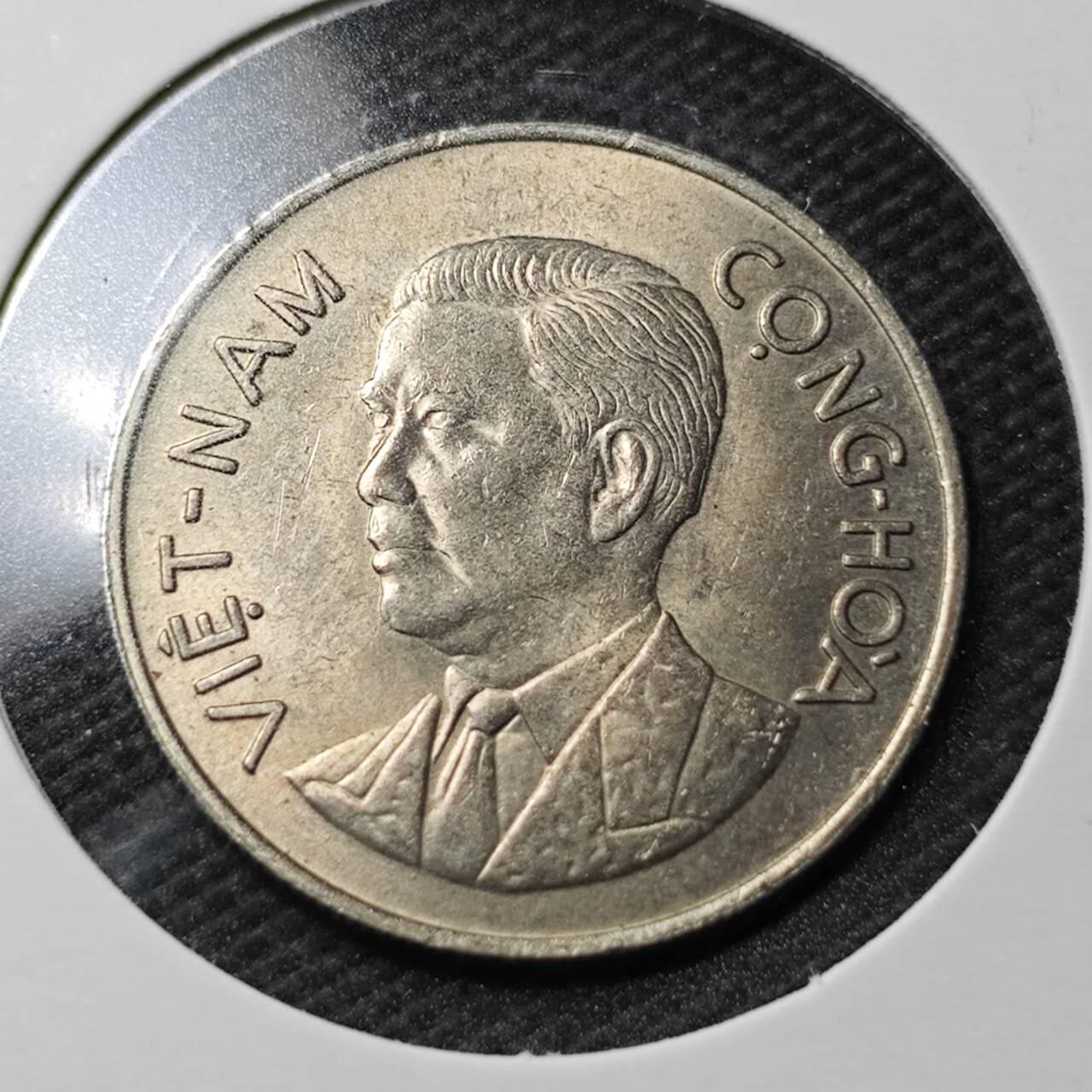 KK钱币收藏小铺  第361场  2月预留时间 周末发货  1960南越1盾 好品