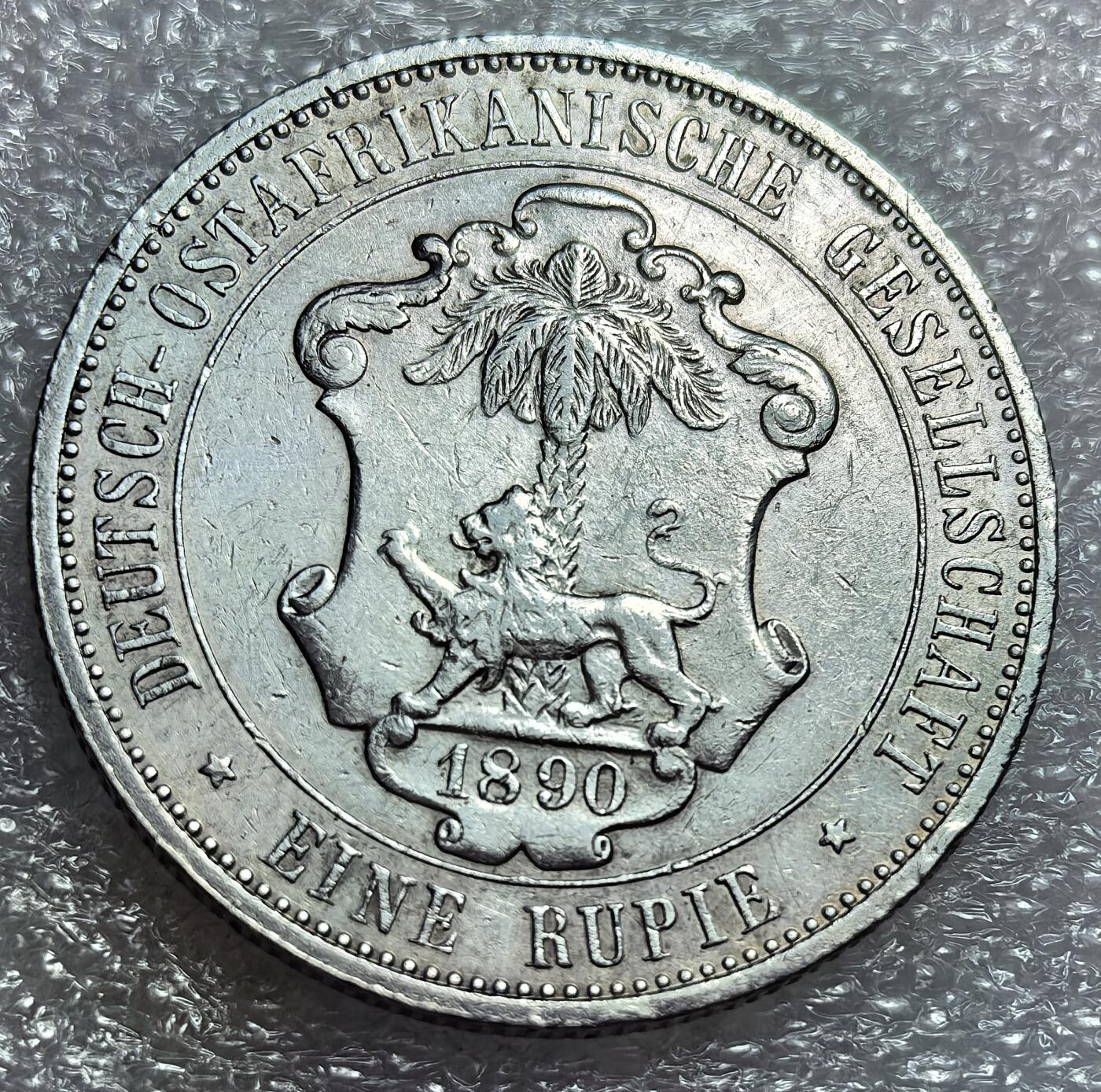 埃及、德属东非、匈牙利、葡萄牙、沙俄古银币古铜币，周五晚上九点倒数截拍，满百包邮，可寄存半年，喜欢朋友微信扫描二维码可直接参拍 好品相德属东非1890年1卢比银币km2