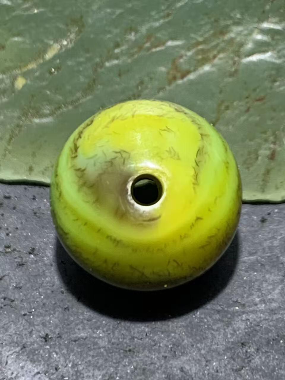 精美高玉化缠丝玛瑙随形碟珠一颗