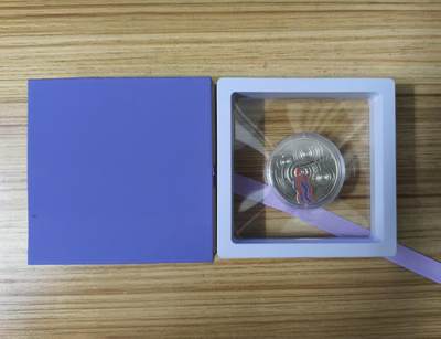 ❤️【币观天下】❤️ 第329期钱币拍卖- 2025.10.31周五晚上6点半场-长期征集拍品 - 【俄乌战争热门,预测大概率克劳斯获奖】乌克兰2024年, “一寸山河一滴血(Drop of Life)”, 5格里夫纳彩色精制纪念币,直径35mm. 包装盒齐全. 克劳斯获奖最大热门币，俄乌战争热门币，超漂亮最具创意的设计