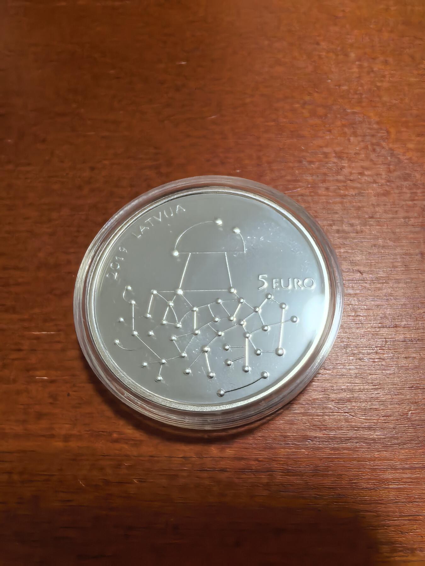 长老汇蛇年精选第六十九场拍卖 2019拉脱维亚森里的礼物蘑菇5欧元精制银币，22克925银，盒证全，4000枚