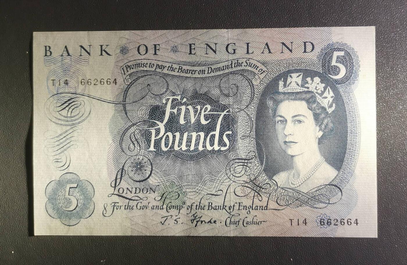 《艾美收藏》第218期-11.2周日外币荟萃 英国C序列5镑AU 零星微黄荧光下有反应