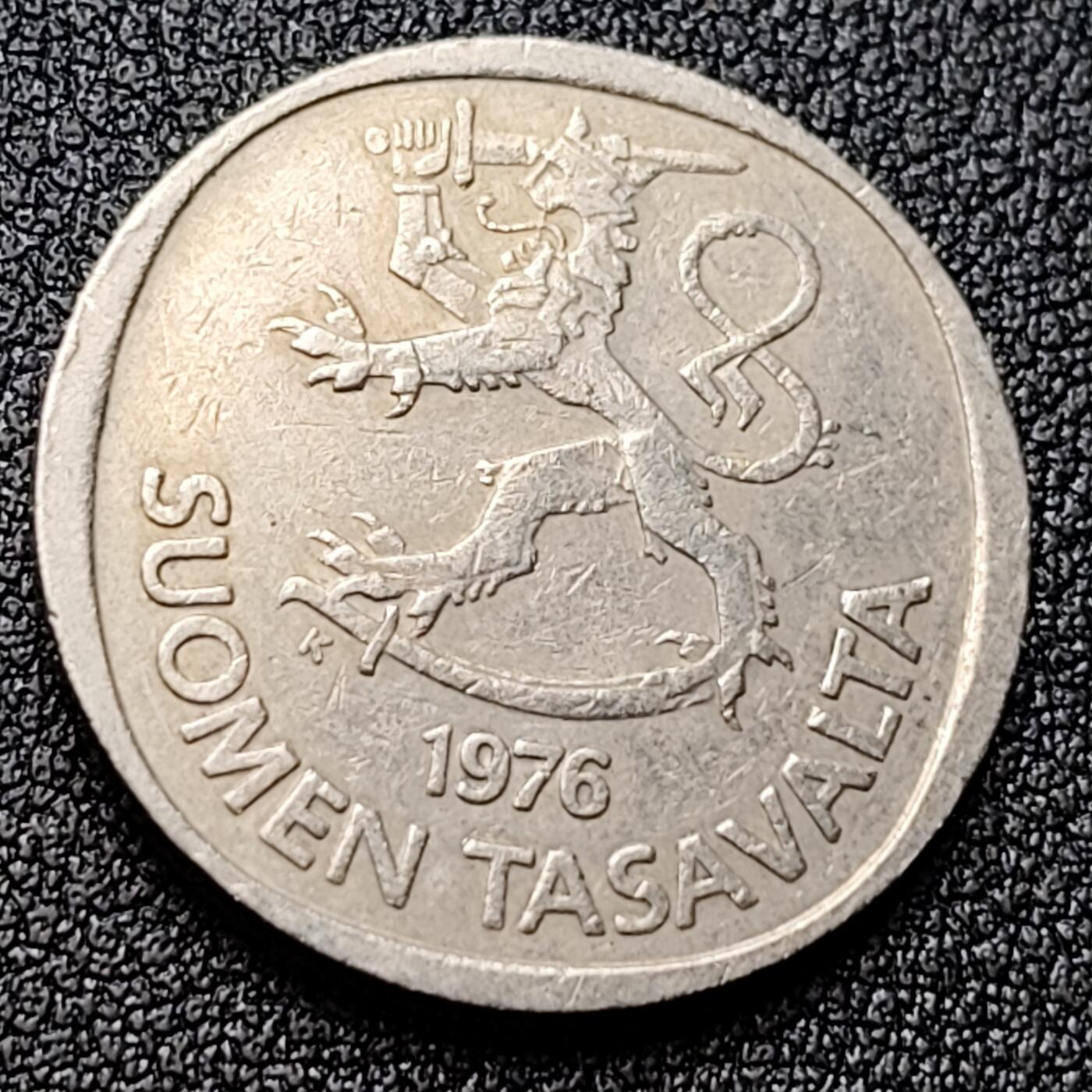 泉币菌-第120场-精品福利场 芬兰1976年 1马克 冷杉 狮子持剑 N版 铜镍币  24mm