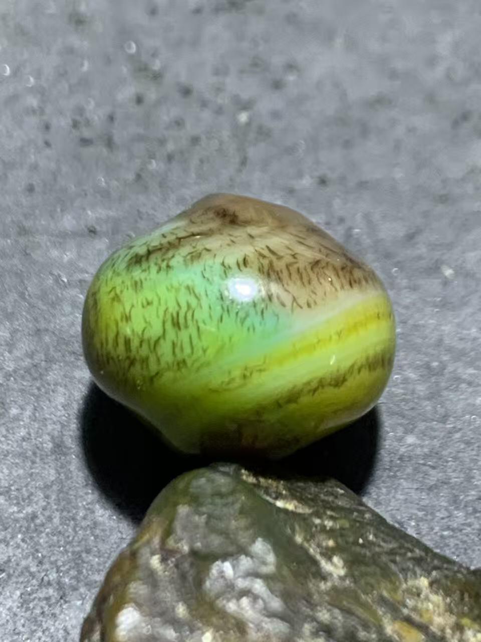 精美高玉化缠丝玛瑙随形碟珠一颗