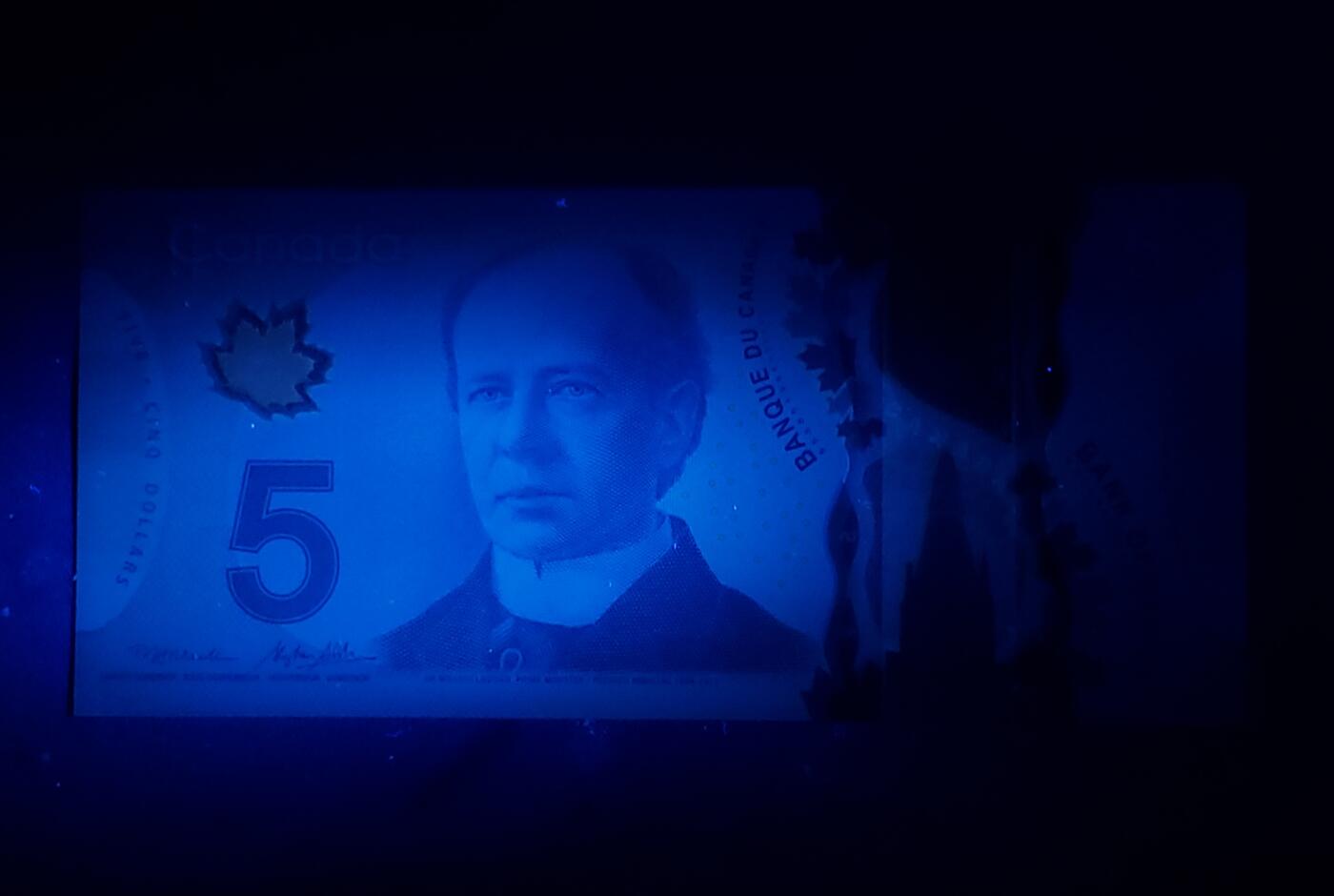 中外各国钞、纪念钞、券专场（第三十二场） 2013～2022年加拿大威尔弗里德.劳瑞尔爵士5元.塑料钞 全新