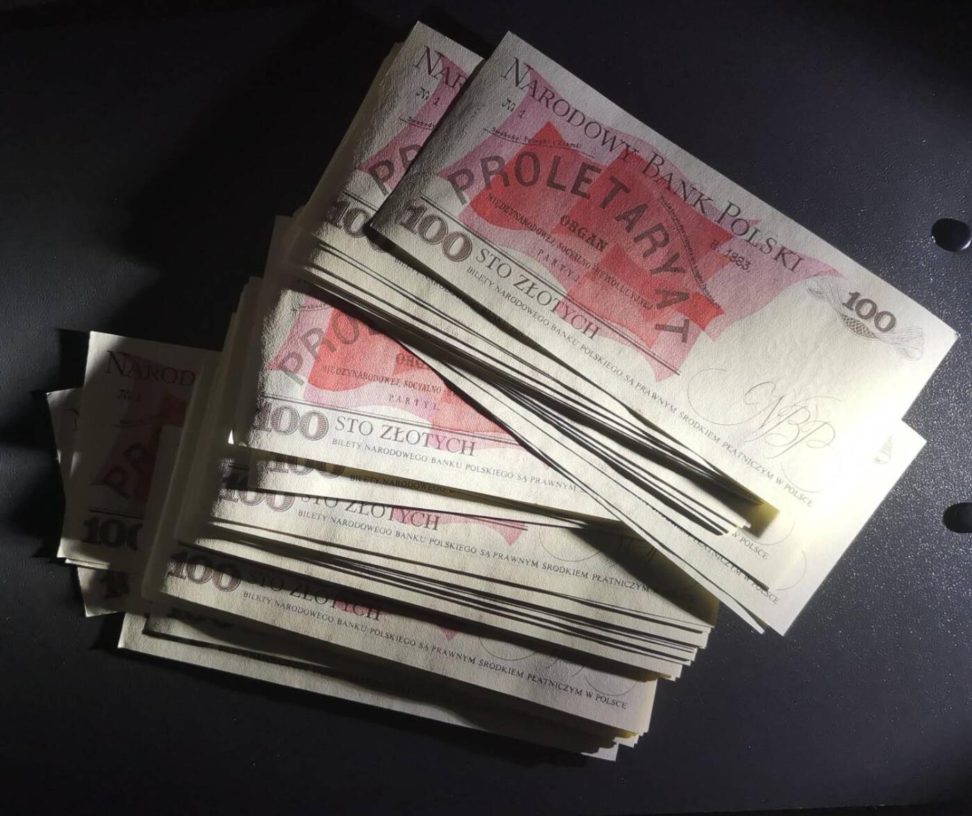 《艾美收藏》第218期-11.2周日外币荟萃 (96张)波兰1986年100兹罗提UNC 大部分连号 也有不连的 极少数有点角不绝 压痕等小瑕疵