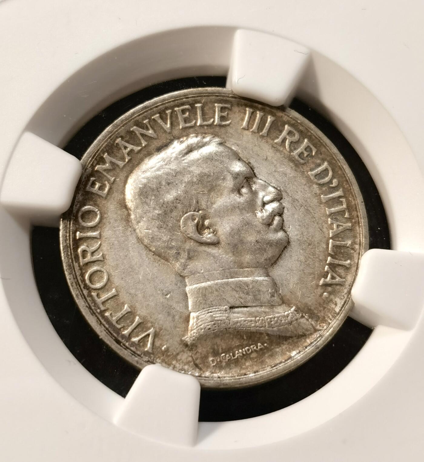 甄臻铺-世界币章拍卖（第37期），送拍享返佣金等优惠多多 NGC-AU58 意大利 1917年R 伊曼纽尔二世 四驾马车1里拉 背面彩虹包浆