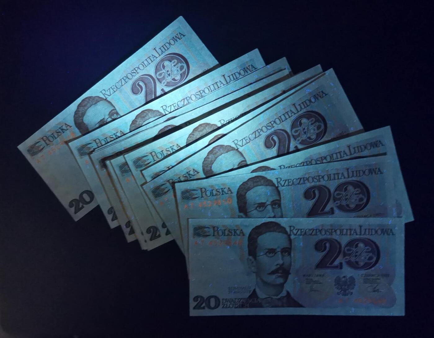 《艾美收藏》第218期-11.2周日外币荟萃 (18张)波兰1982年20兹罗提UNC 含豹子666 部分角不绝