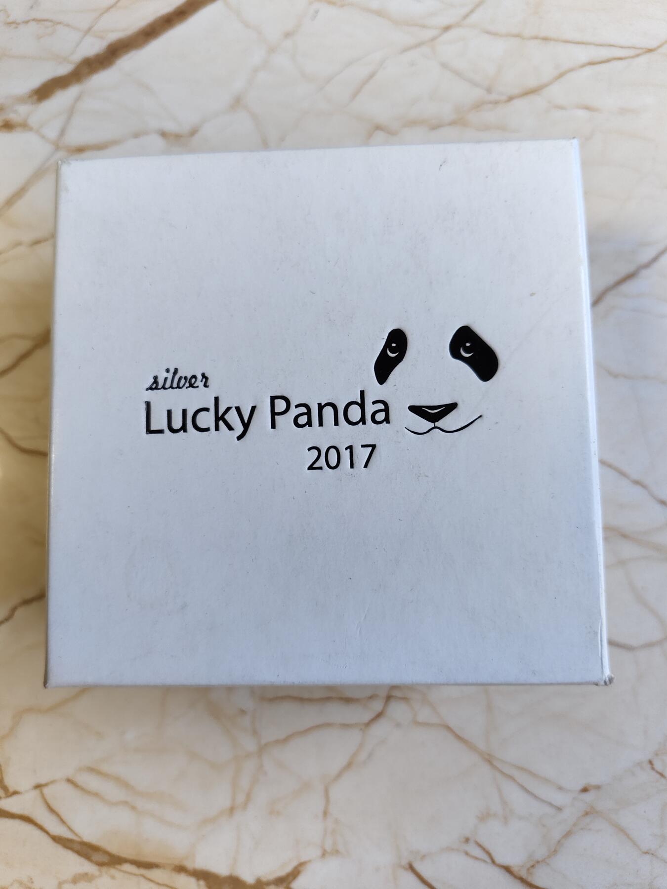 第180期拍卖【长期征集拍品】【北京币展专场】 库克2017年幸运母子大熊猫仿古异形纪念银币，999银，88克，发行888枚