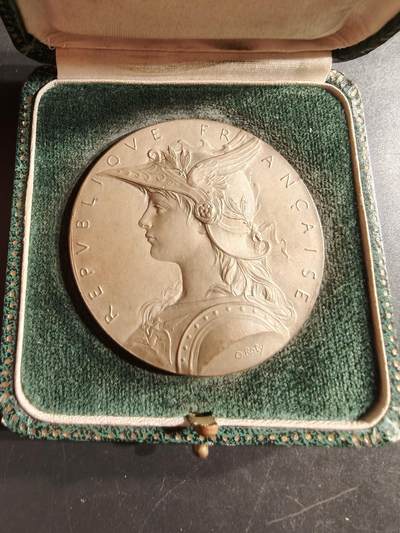 老王徽章第160期 -  法国内务部镀银大铜章     原盒      戎装玛丽安娜     罗蒂版     直径50mm.    重量62.6g