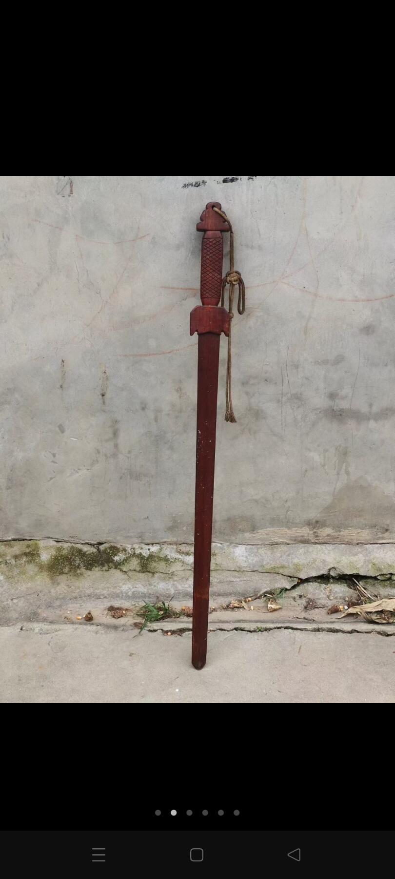 大几十年的镇宅宝剑，长102.5厘米，木质好，造型好，完整无损，保老保真。