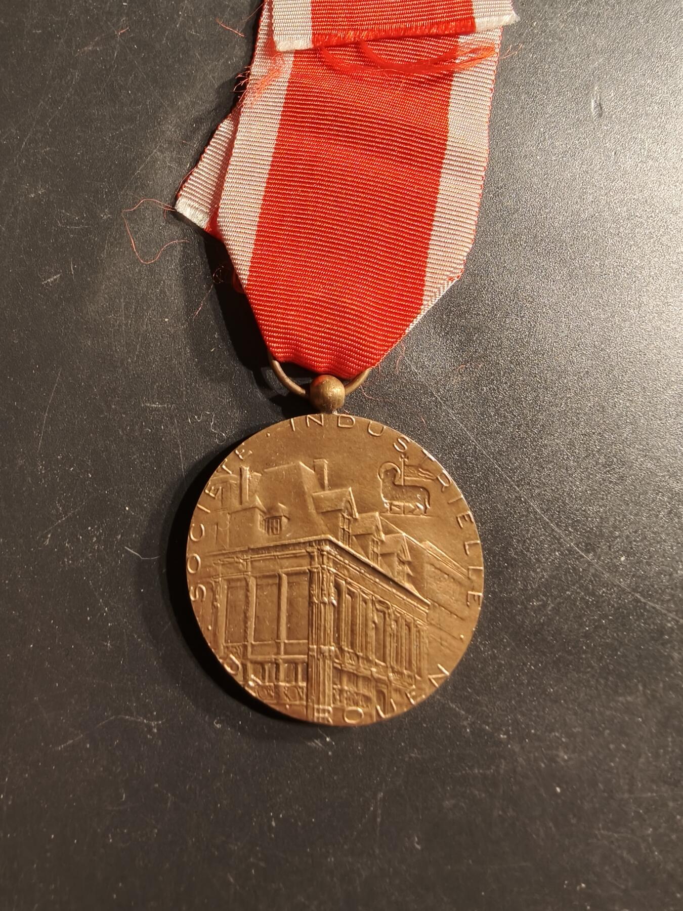 老王徽章第160期  法国铜级鲁昂工业协会奖章 