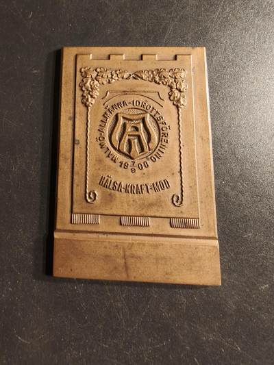 老王徽章第160期 - 瑞典马尔默体育协会方形大铜章     尺寸60×40mm.   重量45.8g