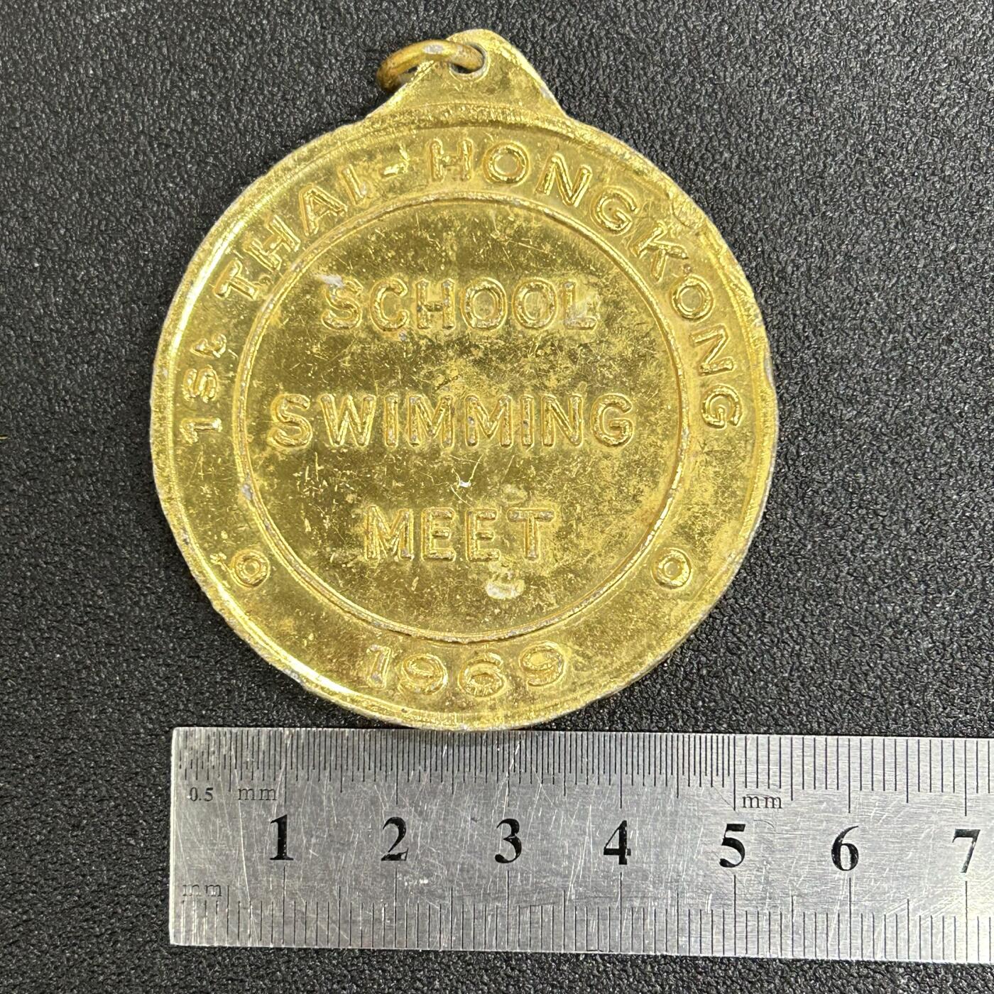 西秦中古拍卖第六十三期 1969年第一届泰国——香港学校游泳比赛金级奖章