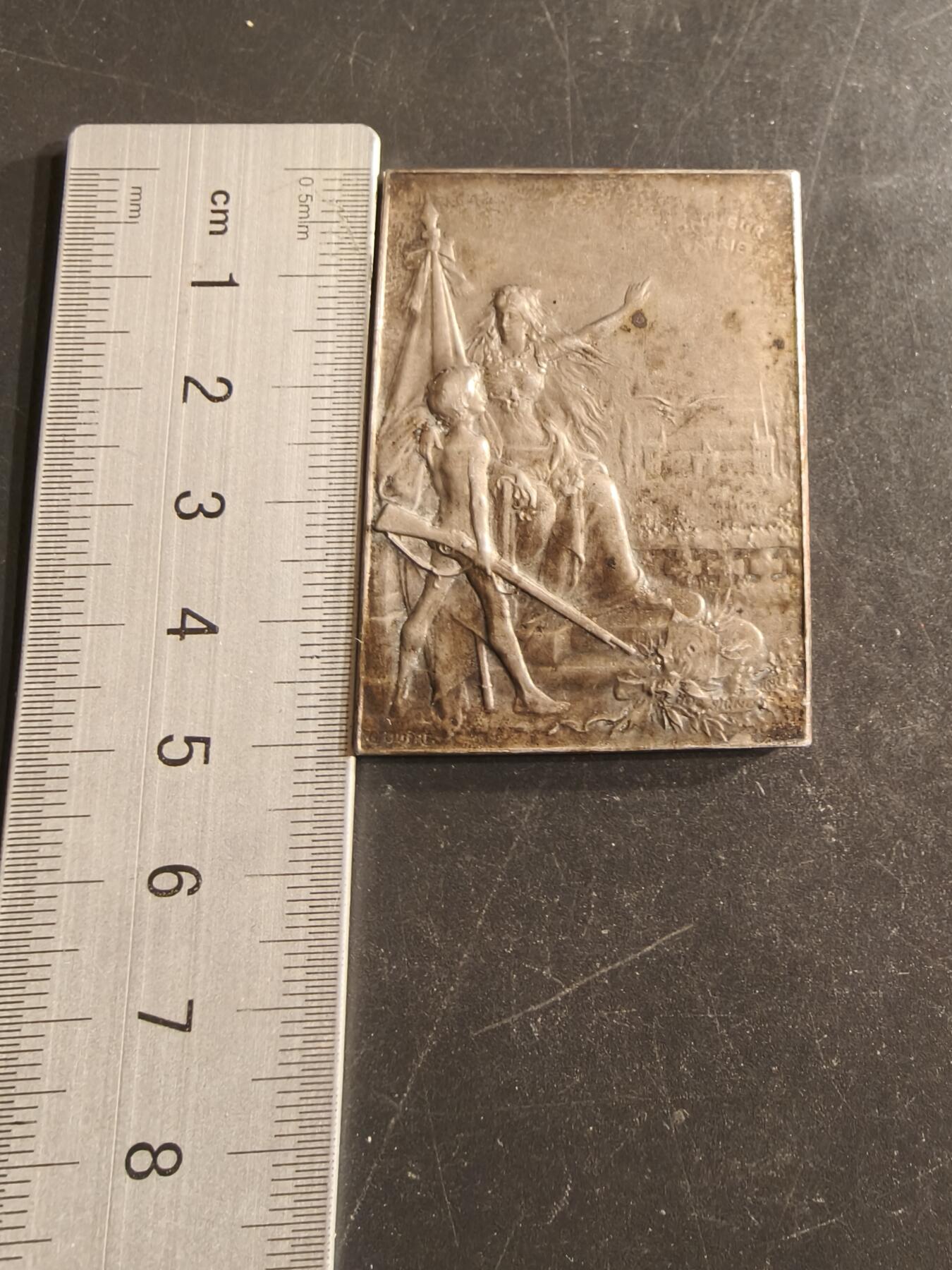 老王徽章第160期 法国射击联盟方形镀银大铜章     尺寸51×36mm.   重量54.6g.    大师杜普伊作品