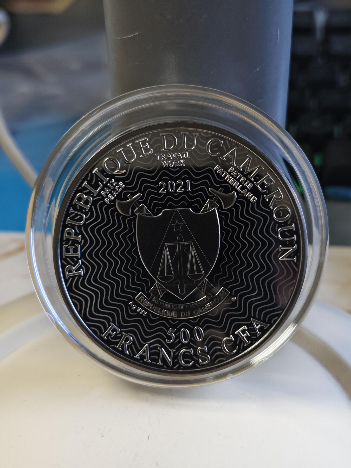 第180期拍卖【长期征集拍品】【北京币展专场】 喀麦隆2021年太阳系系列天王星钌化镀金彩印银币，有氧化，17.5克，999银，发行555枚