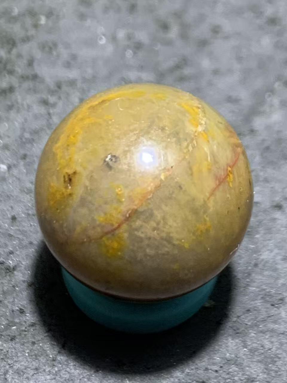 冻料草花纹战国红玛瑙通货随形圆珠一颗，