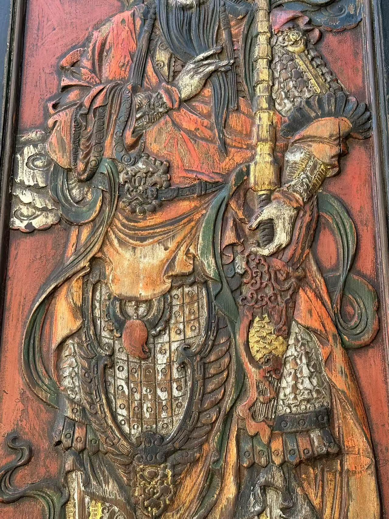 门神一对：大漆彩绘，高浮雕高224cm