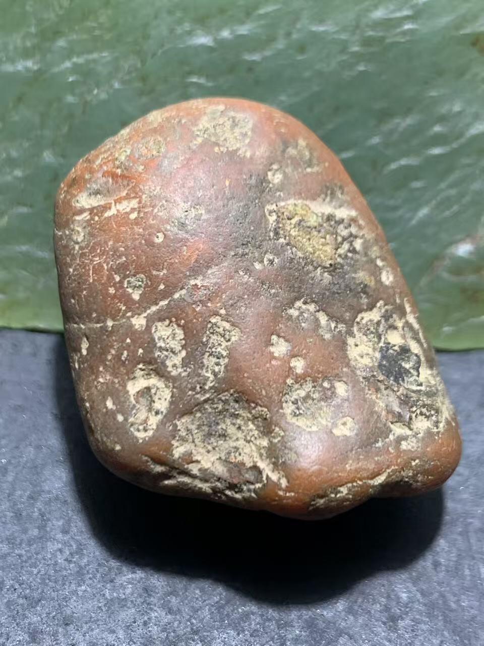 精美红皮南红玛瑙原石一颗，