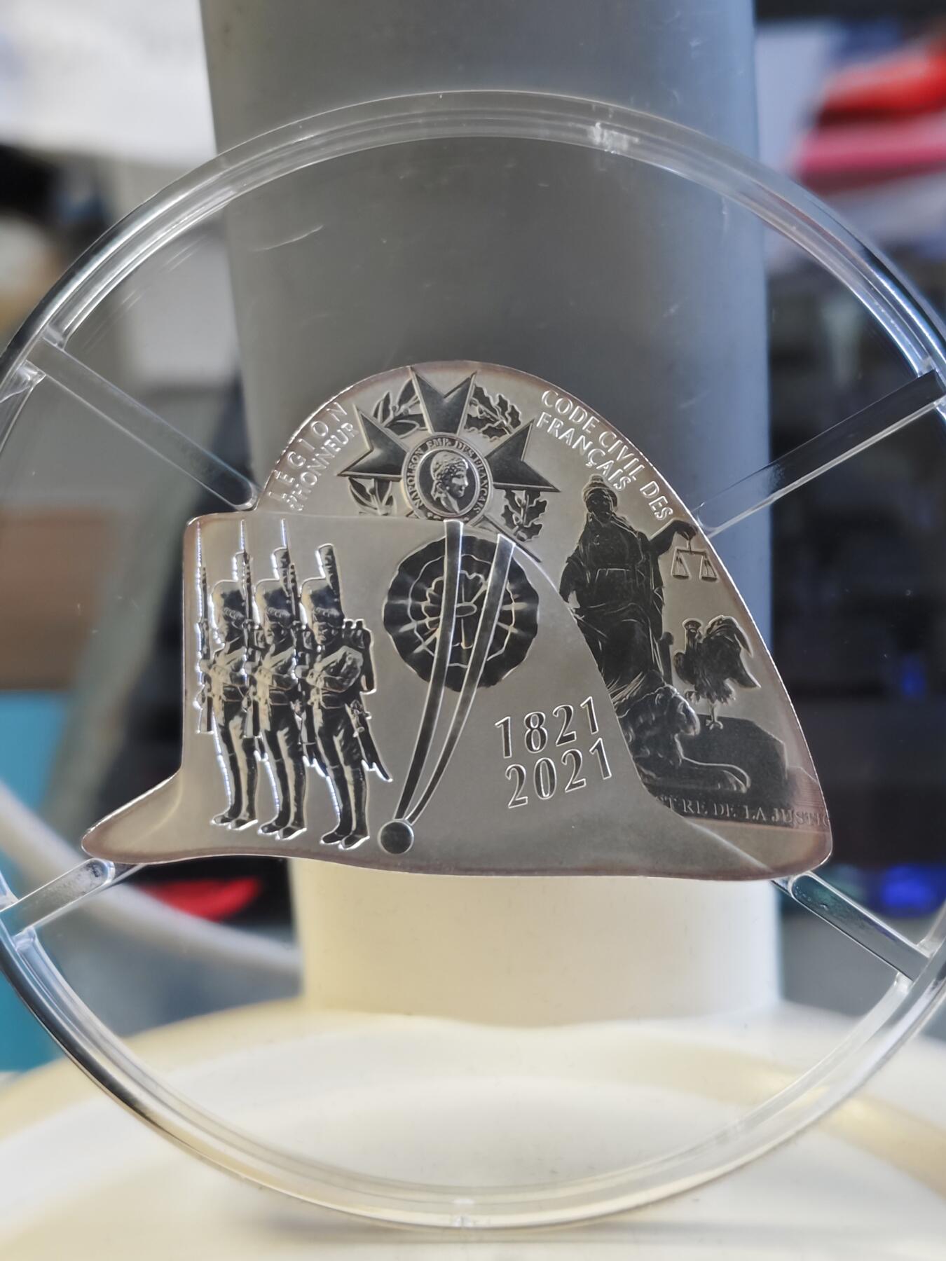 第180期拍卖【长期征集拍品】【北京币展专场】 法国2021年拿破仑逝世200周年异形精制纪念银币，999银，22.2克，有氧化